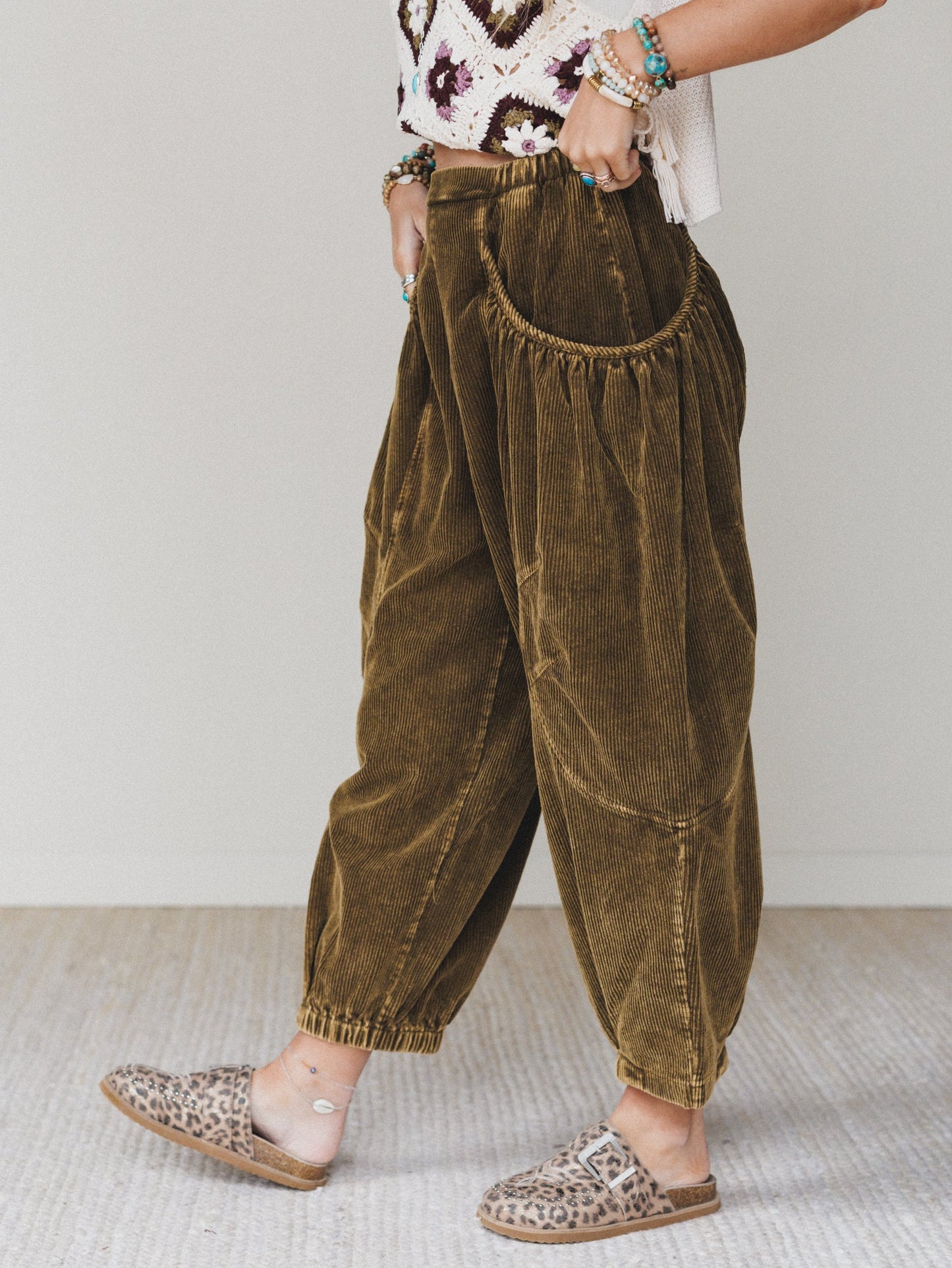 The Nest Nora Gathered Barrel Corduroy Pant - Olive