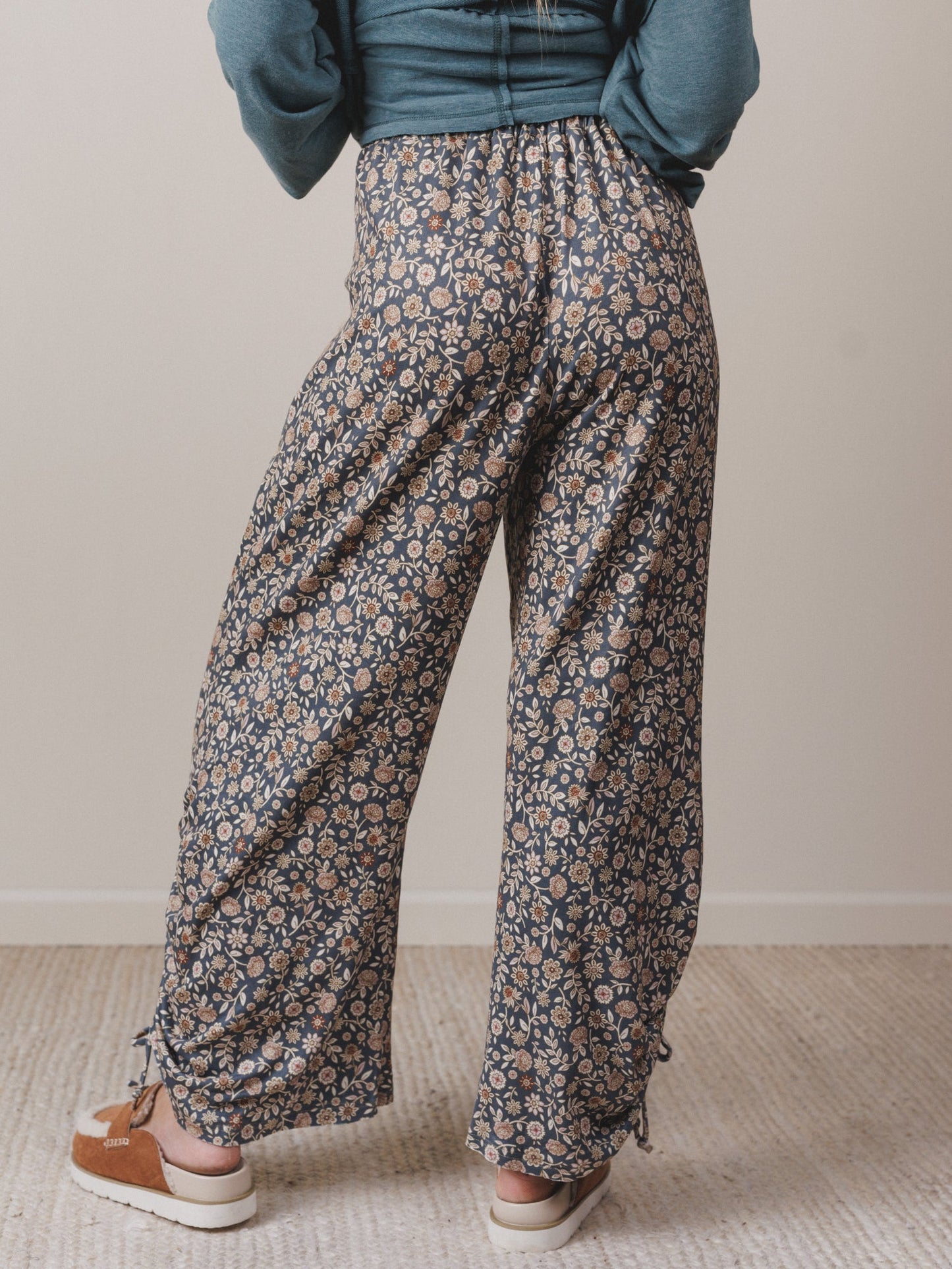 The Nest Pushing Daisies Drawstring Pants - Charcoal