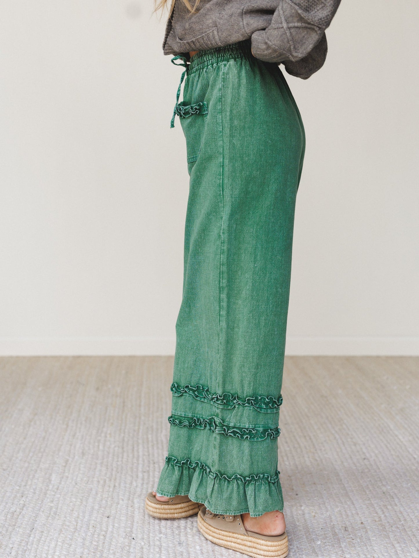 Chase The Horizon Ruffle Pants - Green