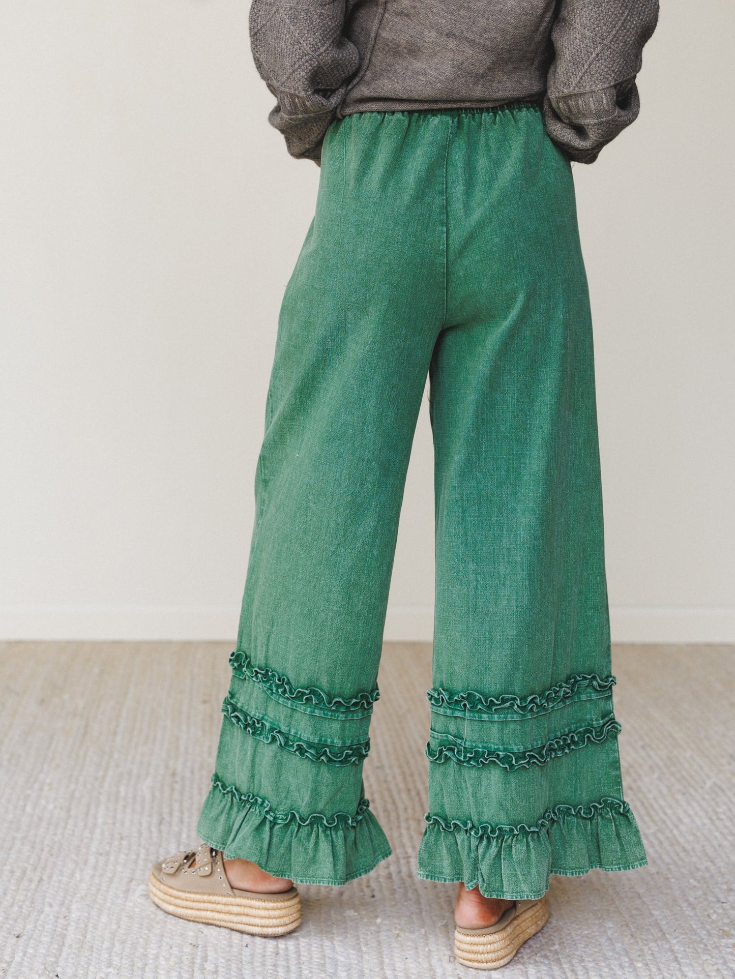 Chase The Horizon Ruffle Pants - Green